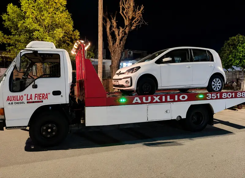 Auxilio vehicular con plancha hidr&aacute;ulica en Bouwer