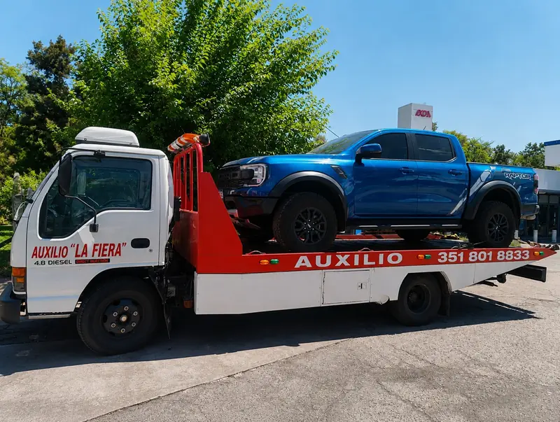 Auxilio vehicular con plancha hidr&aacute;ulica en Embalse